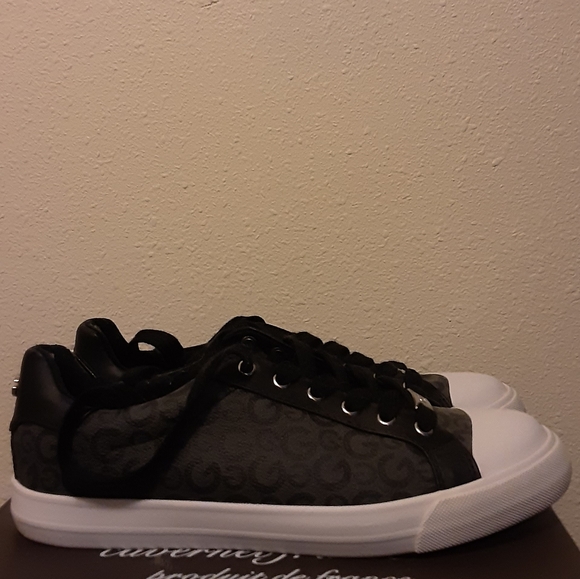 Guess Shoes Size 8 Canvas Monogram Sneakers NWOT - Picture 6 of 16